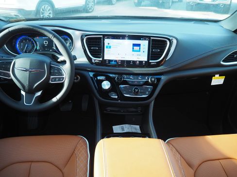 New 2026 Chrysler Pacifica Pinnacle image 23