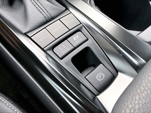 Used 2026 Toyota Camry SE w/ Convenience Package image 32