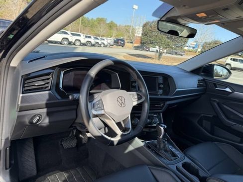 Used 2024 Volkswagen Jetta SE image 16