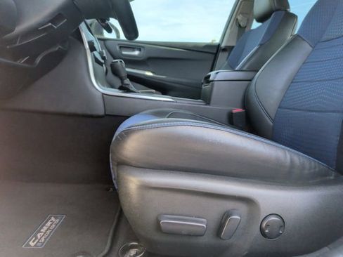 Used 2016 Toyota Camry SE FWD image 13