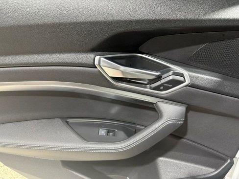Used 2019 Audi e-tron Premium Plus image 25