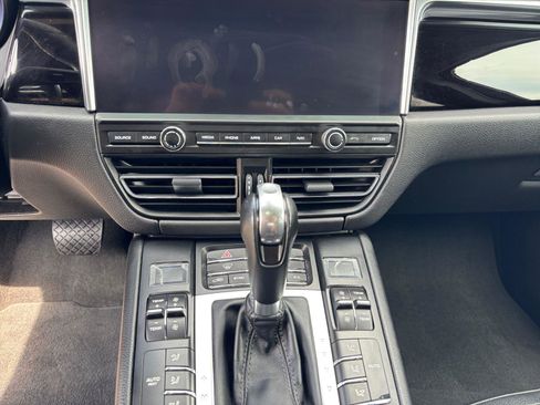 Used 2019 Porsche Macan AWD/4WD image 12