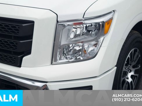 Used 2023 Nissan Titan SV image 12