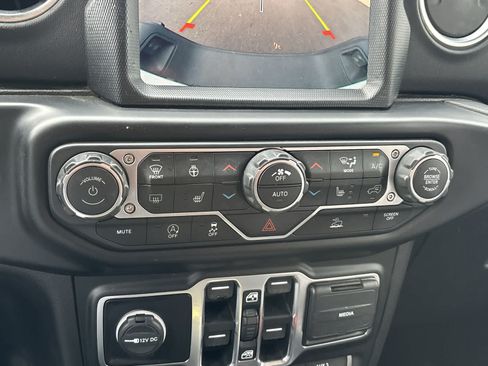 Certified 2020 Jeep Gladiator Overland AWD/4WD image 20