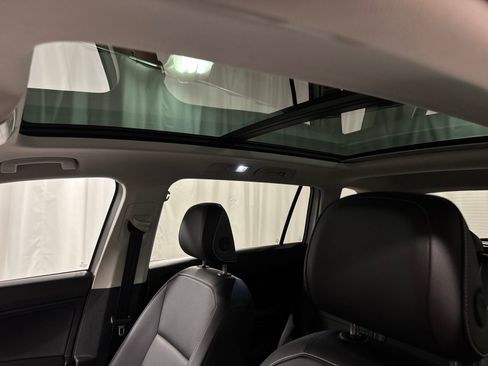 Used 2021 Volkswagen Tiguan SE AWD/4WD image 29