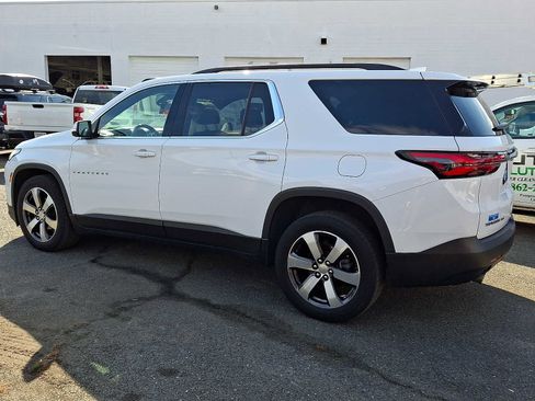 Used 2023 Chevrolet Traverse LT w/ LT Premium Package image 3