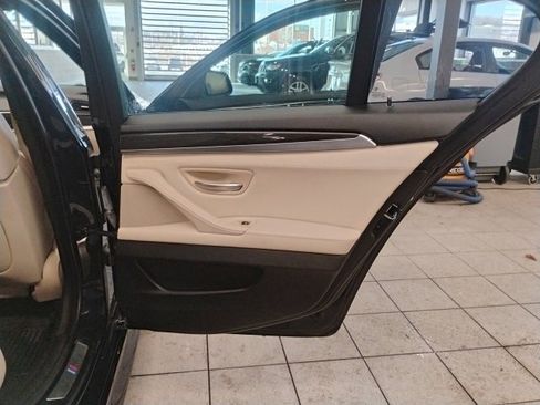 Used 2012 BMW 550i xDrive Sedan image 18