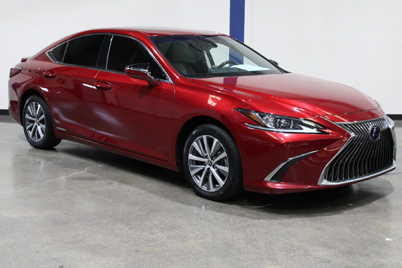 Used 2020 Lexus ES 300h w/ Premium Package FWD image 2