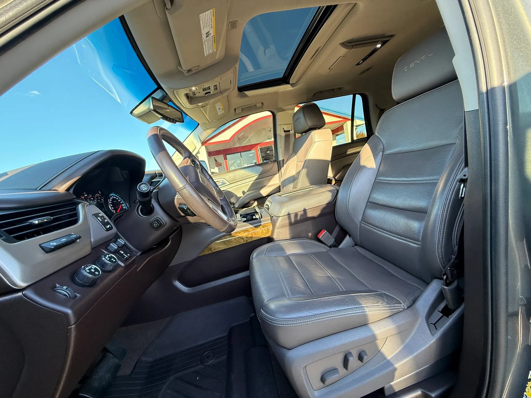 Used 2017 GMC Yukon Denali w/ Open Road Package AWD/4WD image 9