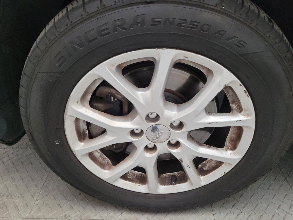 Used 2014 Jeep Cherokee Latitude w/ Cold Weather Group AWD/4WD image 31