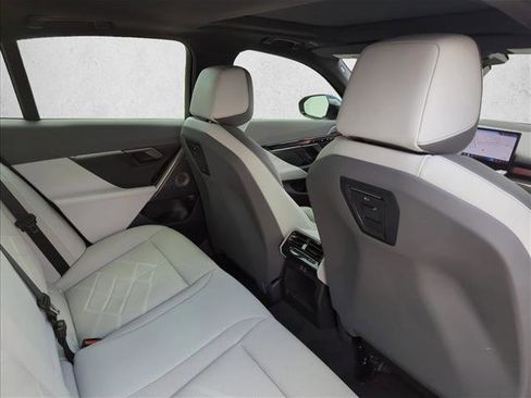 Used 2026 BMW 540i xDrive w/ M Sport Package image 22