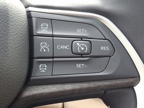 New 2025 Jeep Grand Cherokee Limited image 16