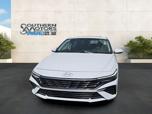 Used 2025 Hyundai Elantra SEL FWD image 39