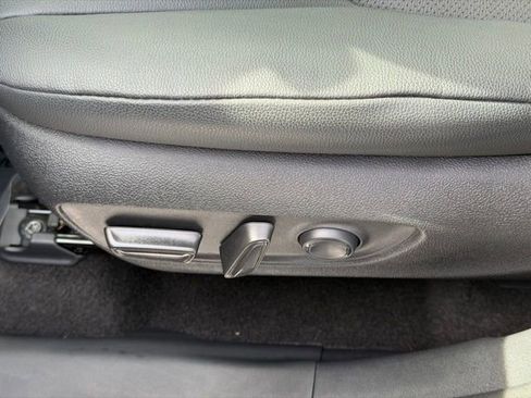 Used 2024 Toyota Grand Highlander XLE image 19