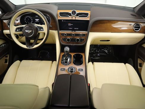 Certified 2023 Bentley Bentayga V8 image 13