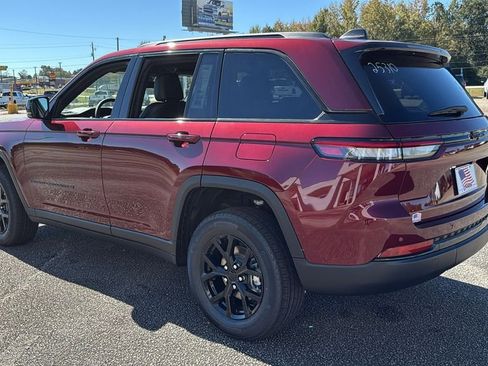 New 2025 Jeep Grand Cherokee Altitude image 6