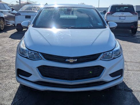 Used 2018 Chevrolet Cruze LS image 10