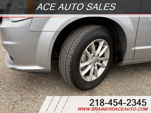 Used 2020 Dodge Grand Caravan SXT image 10