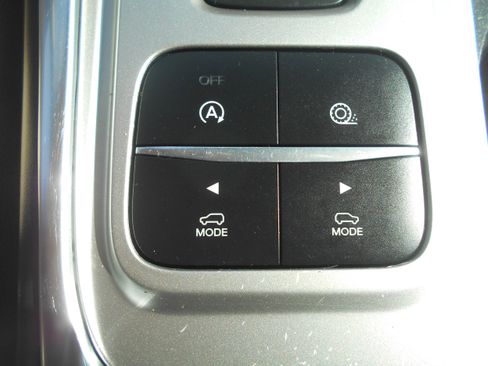 Used 2020 Ford Explorer XLT w/ Equipment Group 202A image 15