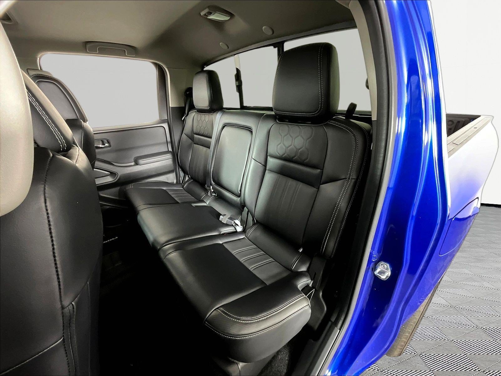 Used 2025 Nissan Frontier SL AWD/4WD image 23