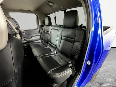 Used 2025 Nissan Frontier SL AWD/4WD image 23