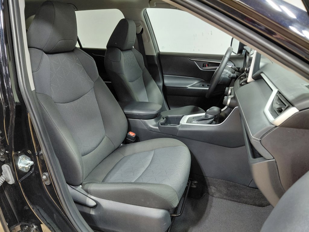 Used 2025 Toyota RAV4 XLE w/ Weather Package AWD/4WD image 27