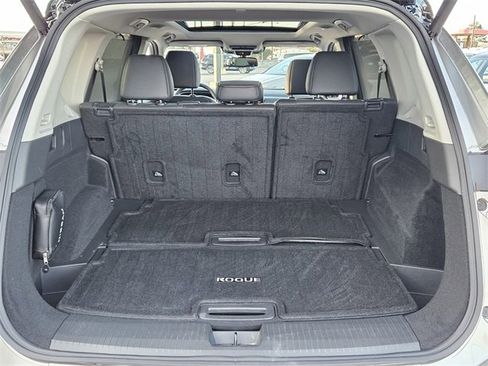 Used 2025 Nissan Rogue Platinum w/ Tech Package image 12