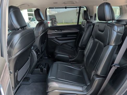 Used 2023 Jeep Grand Cherokee L Limited w/ Luxury Tech Group II AWD/4WD image 30