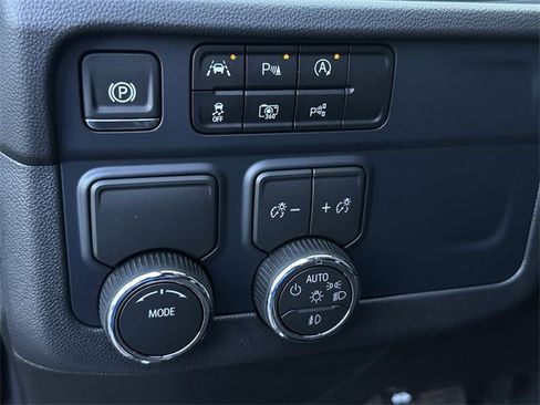 New 2026 Chevrolet Suburban Premier image 17