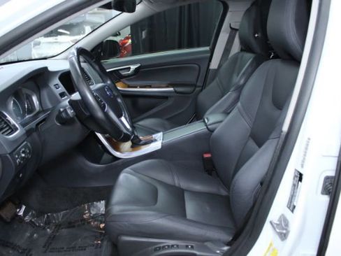 Used 2016 Volvo S60 T5 Inscription Platinum image 14