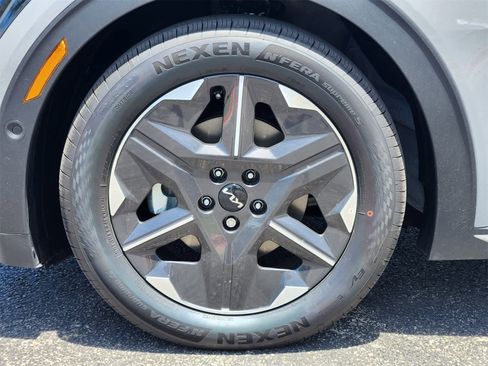 New 2025 Kia EV6 Light w/ Light LR Technology Package image 9