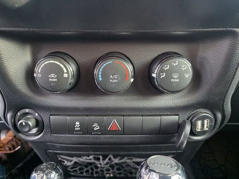 Used 2018 Jeep Wrangler Unlimited Sport image 24