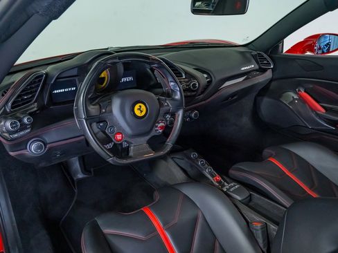 Used 2018 Ferrari 488 GTB RWD image 18
