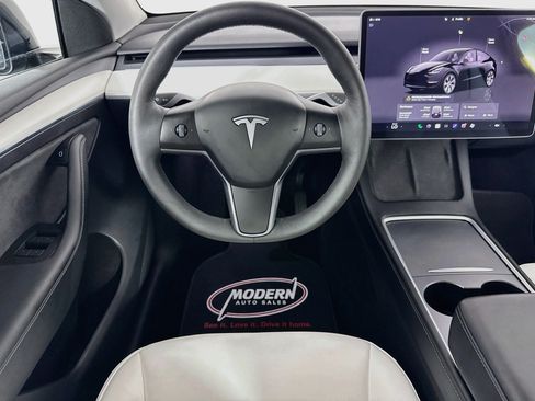 Used 2023 Tesla Model Y Long Range AWD/4WD image 24