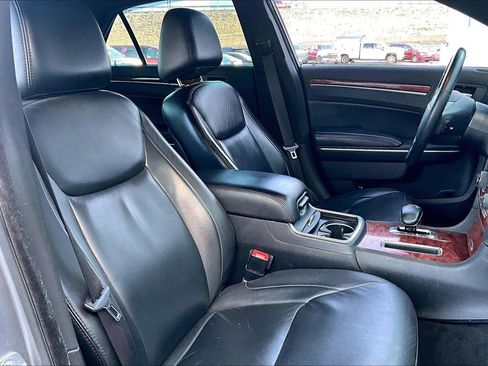 Used 2014 Chrysler 300 image 6