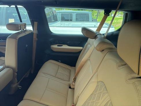 Certified 2025 Jeep Grand Wagoneer L Series III w/ Rear Seat Video Group 1 AWD/4WD image 10