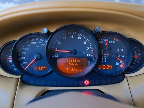 Used 2002 Porsche 911 Carrera RWD image 12