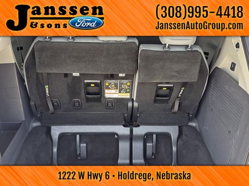 Used 2021 Toyota Sienna Limited image 17