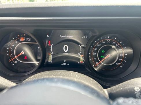 Used 2025 Jeep Wrangler Unlimited Sahara AWD/4WD image 10