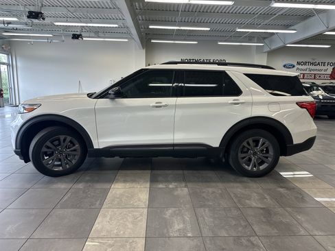 Used 2023 Ford Explorer XLT w/ Equipment Group 202A image 14