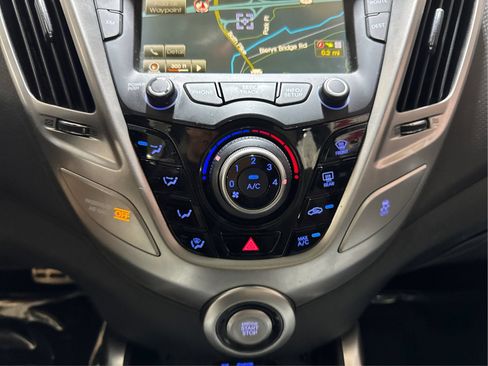 Used 2014 Hyundai Veloster w/ Technology Package 03 FWD image 29