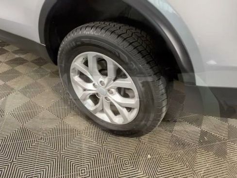 Used 2020 Land Rover Discovery SE AWD/4WD image 14