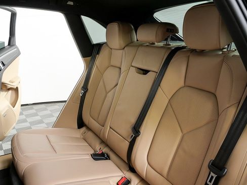 Certified 2025 Porsche Macan AWD image 22