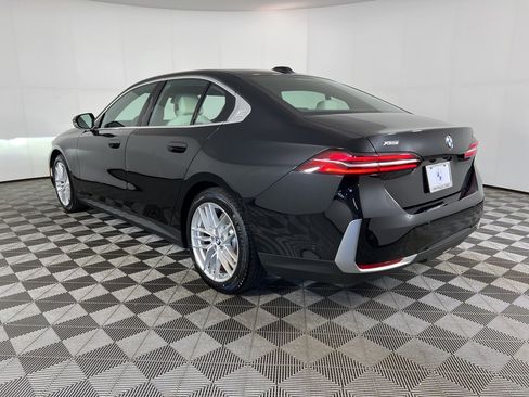 Used 2025 BMW 530i xDrive w/ Premium Package image 5