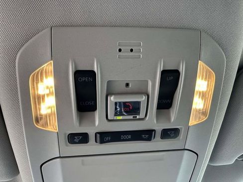 Used 2023 Toyota Highlander XLE AWD/4WD image 41