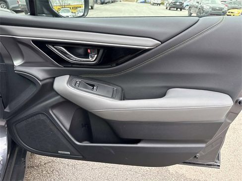 Used 2025 Subaru Outback Onyx Edition image 17