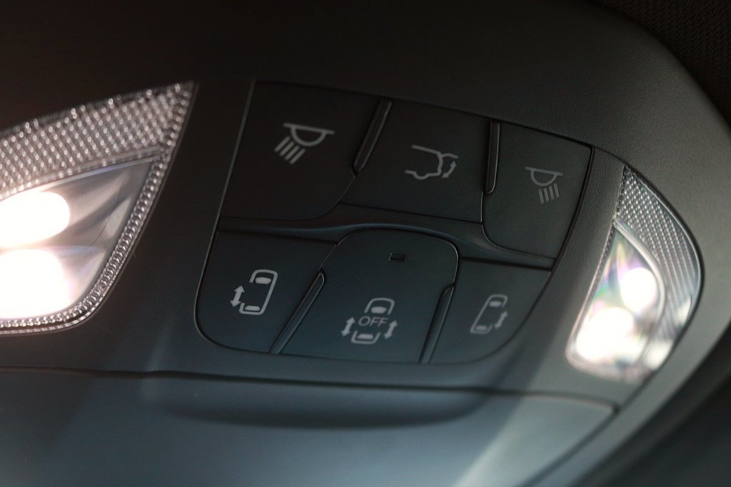 Used 2025 Chrysler Pacifica Limited FWD image 30