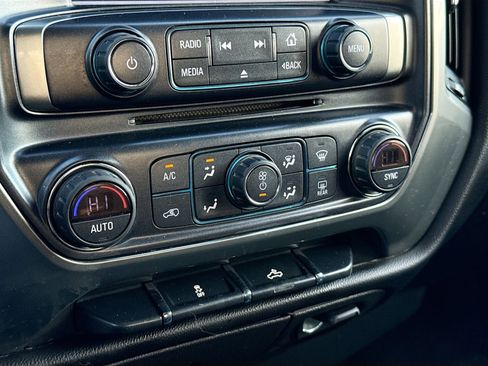 Used 2018 Chevrolet Silverado 1500 LT w/ LT Eassist Package image 16