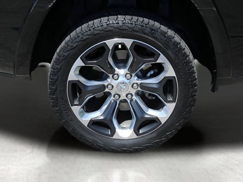 Used 2022 RAM 1500 Limited AWD/4WD image 9