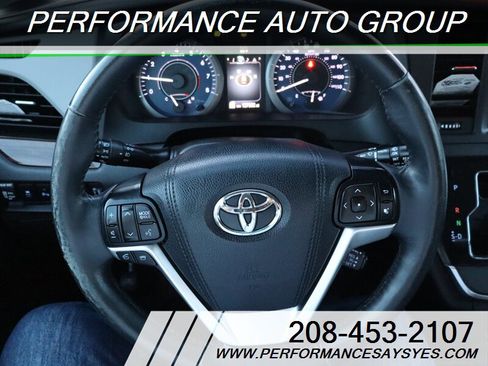 Used 2017 Toyota Sienna Limited Premium image 20